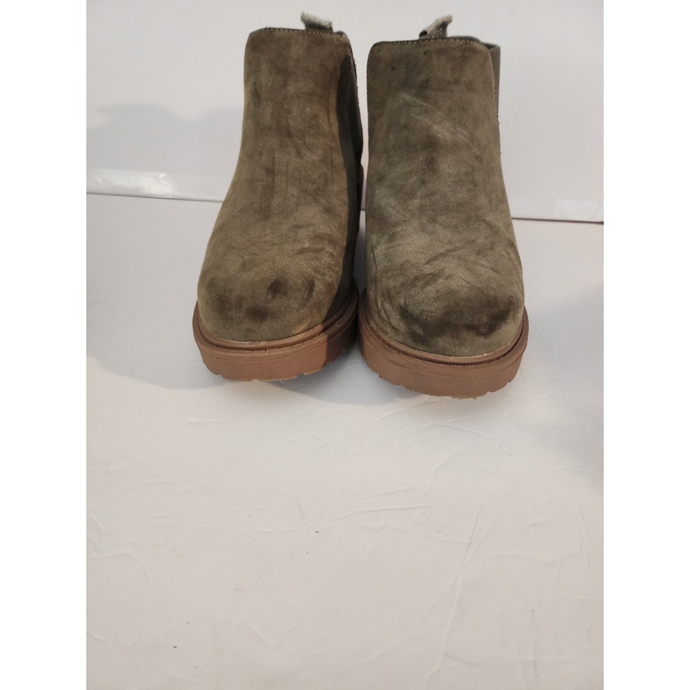 Muk Luks Womens Olive Green Faux Suede Chelsea Ankle Boots Lug Sole‎ Size 9
